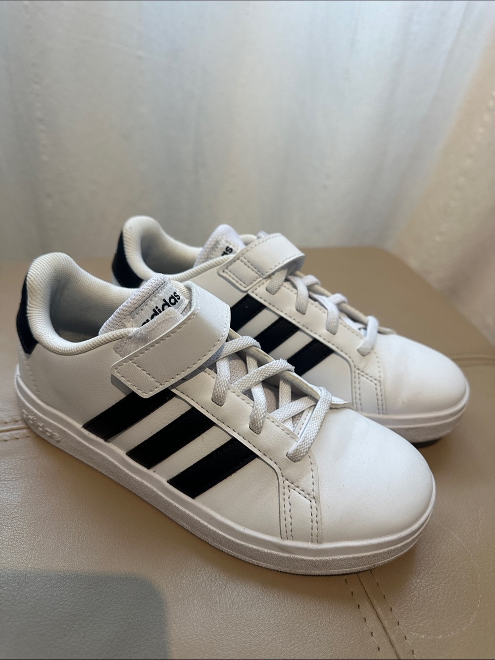 adidas Originals White & Black Three-Stripe Kids Low-Top Sneakers